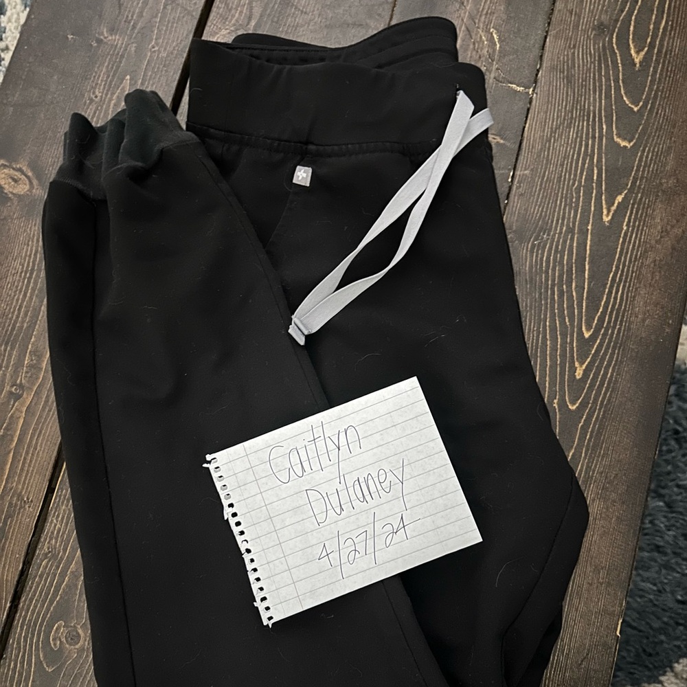 VGUC 
Medium Tall zamora jogger
Color: Black
Size: Medium Tall